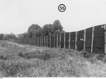 Grenzzaun mit Splitterminen des Typs SM-70