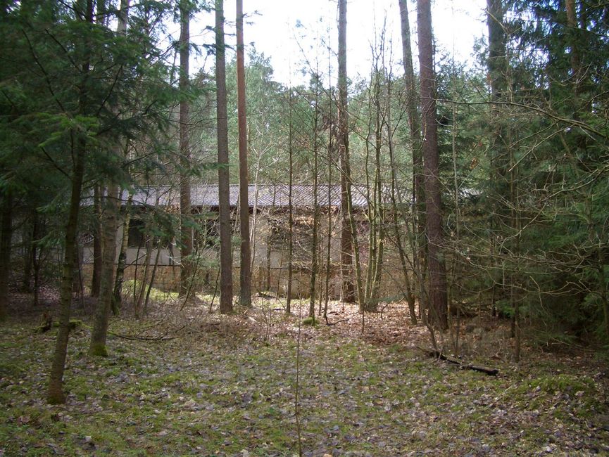 Lagerhalle mit darunter befindlichem Bunkerbauwerk