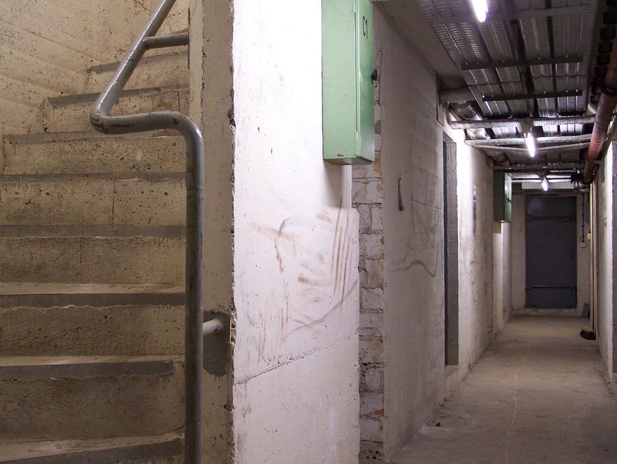 Das Treppenhaus des Bunkers unter "Haus 9" der ehemaligen Stasi-Zentrale, aufgenommen vom zweiten Untergeschoss.