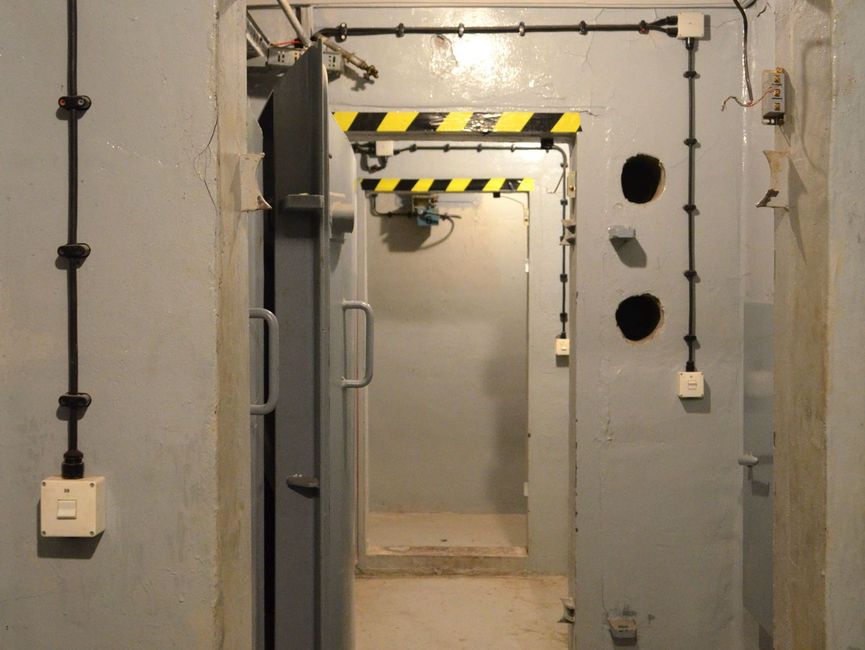 Der Eingang des Bunkers unter "Haus 9" der ehemaligen Stasi-Zentrale